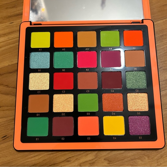 ABH Norvina Vol 3 Palette - Picture 1 of 4